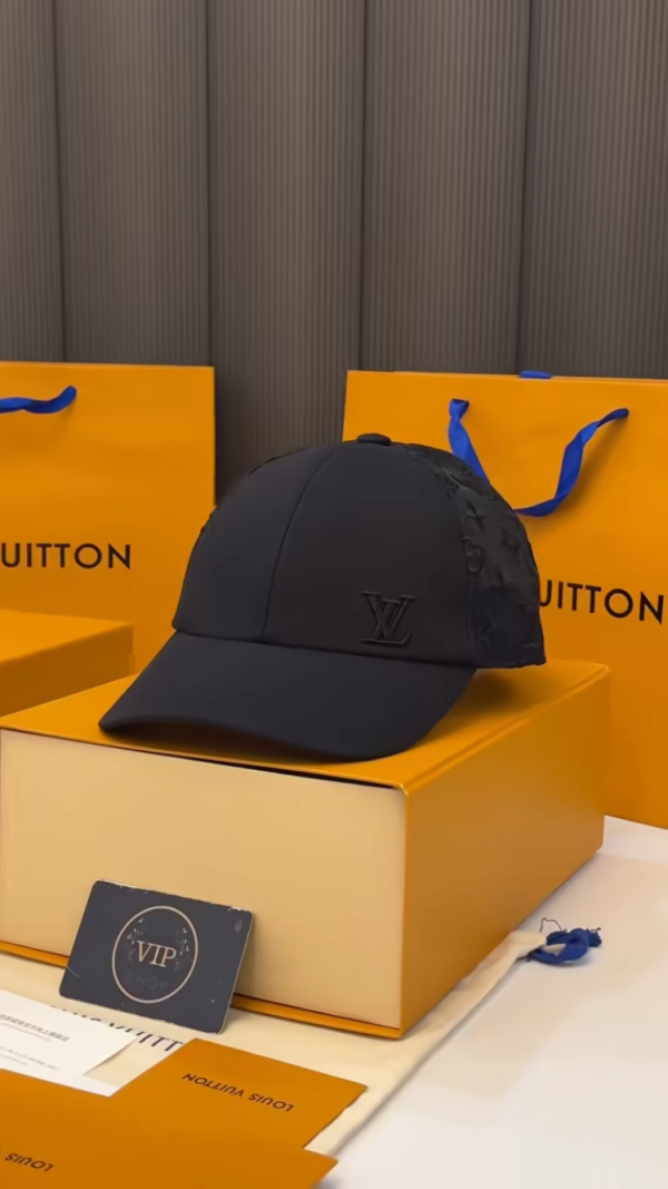 Casquette Louis Vuitton (Triple A) noir